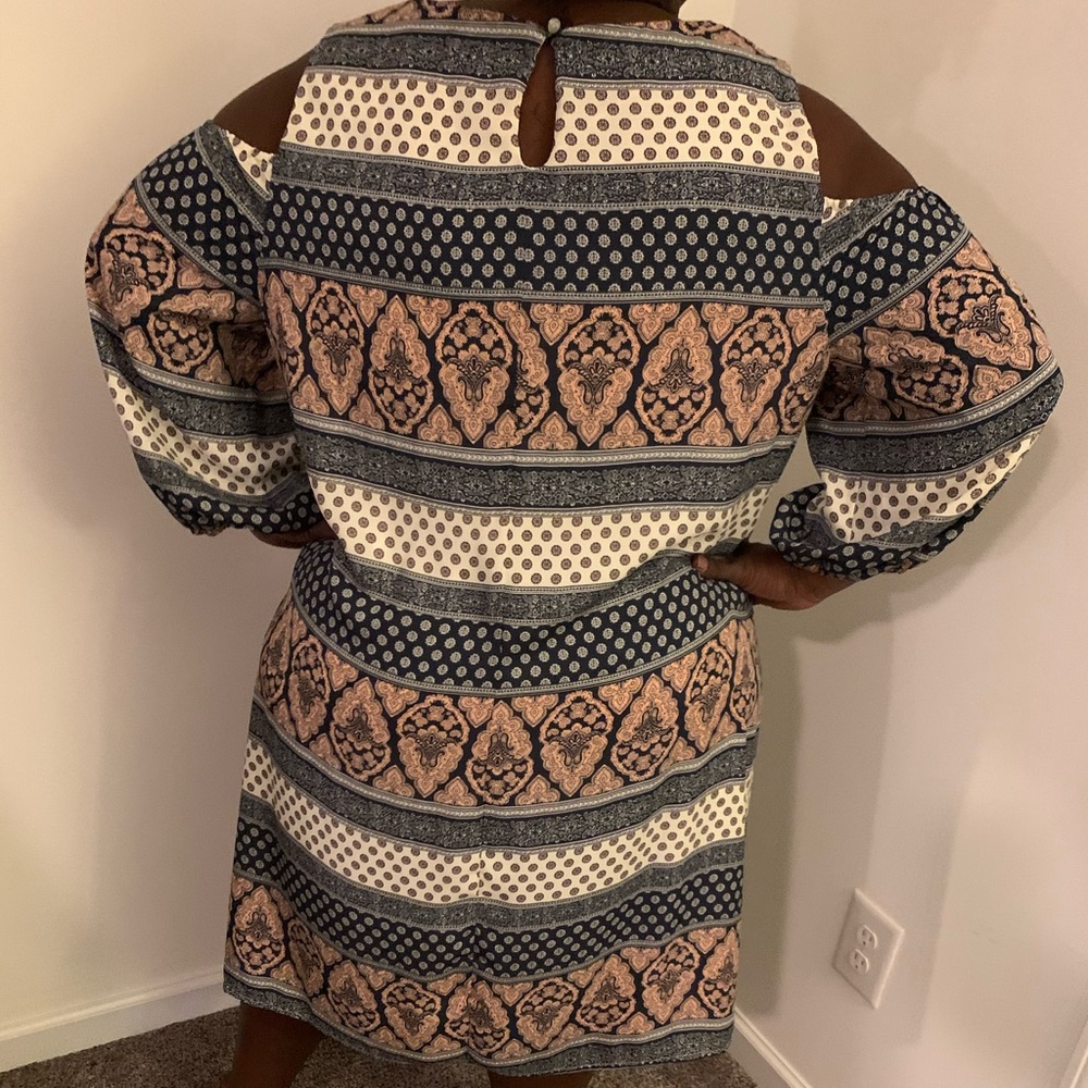 Stripped cold shoulder dress - Picture 3 of 7